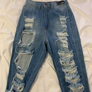 NWT Fashion Nova cropped ripped jeans